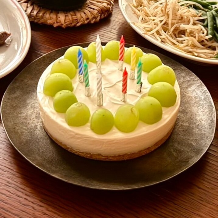 シャインマスカットのレアチーズケーキ